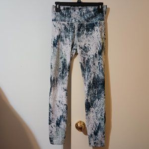 EUC ~ Guru Active Snake Skin Print Leggings (Size: Medium)
